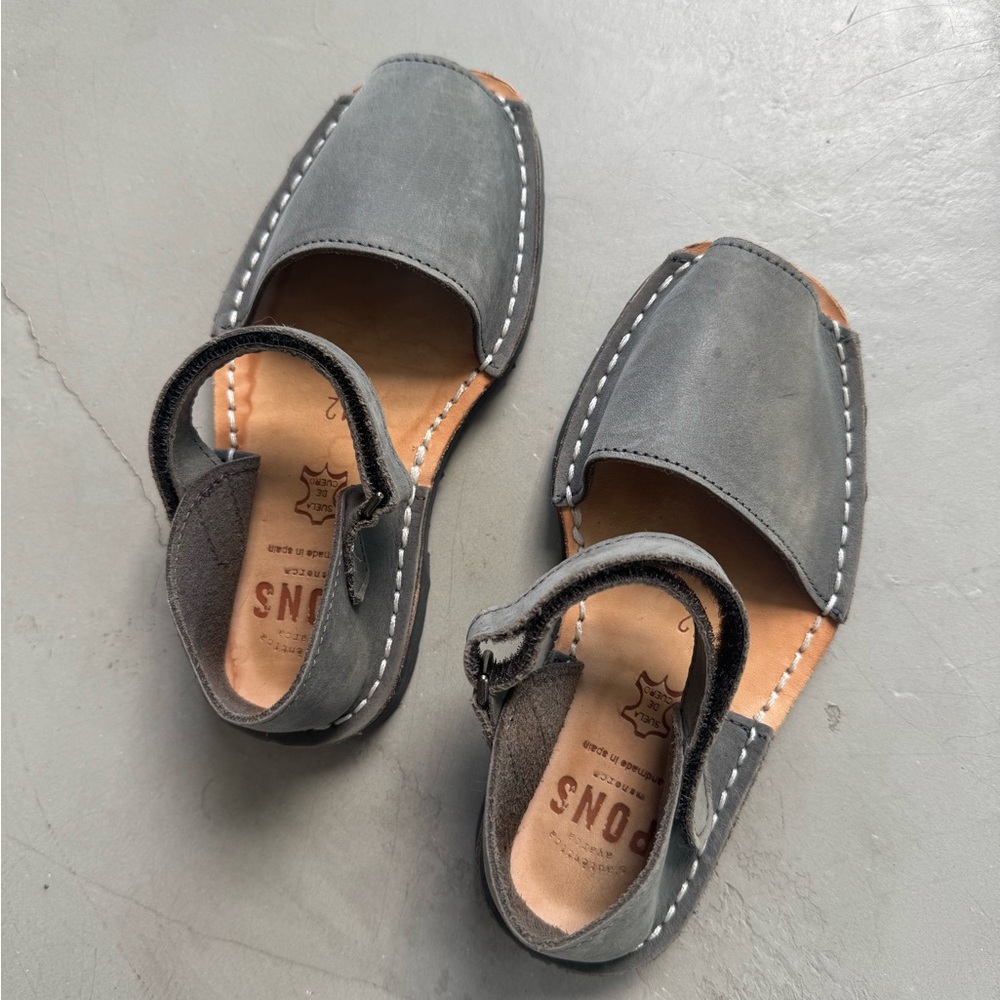 Handmade kid’s Pons leather sandals in Gray